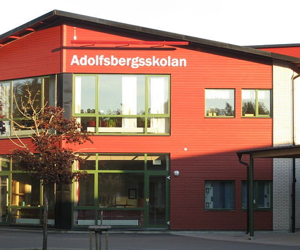 800px-adolfsbergsskolan_2.jpg