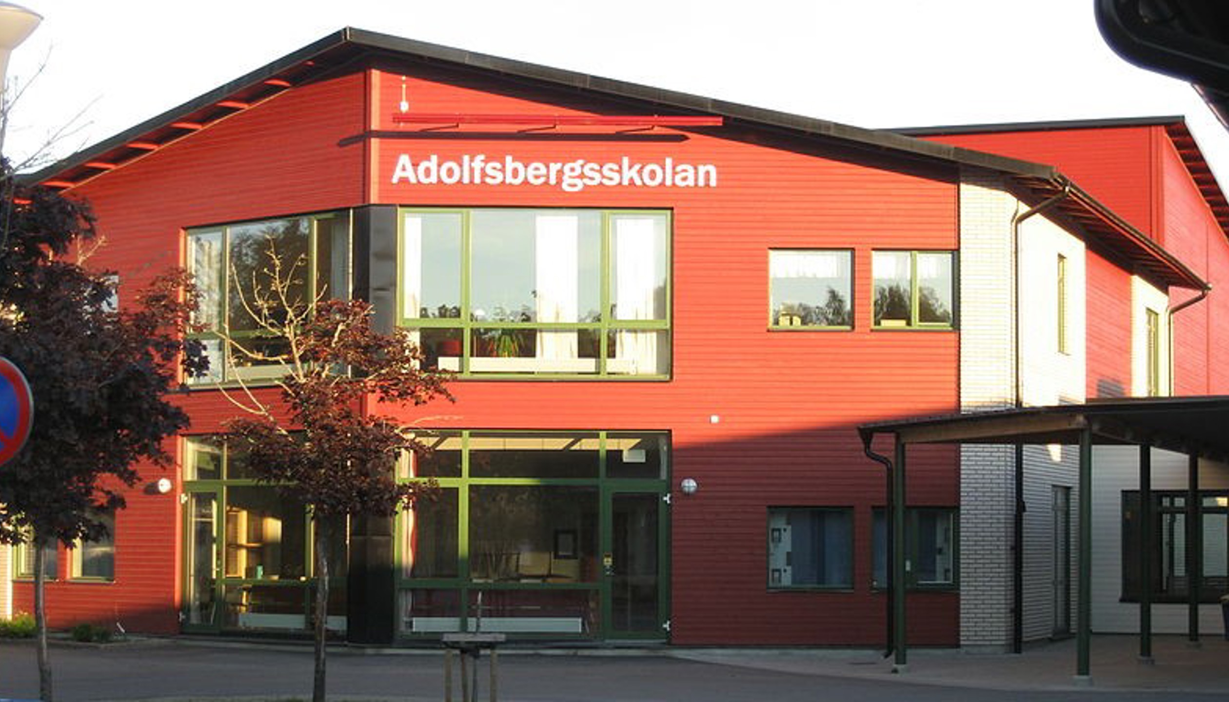 800px-adolfsbergsskolan_2.jpg